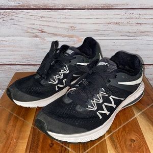 Nike Air Zoom Winflo 3 Black White Sneakers Size 7.5